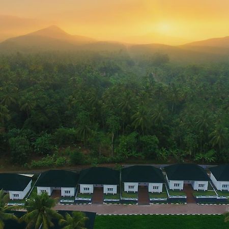 Magic Land Resorts Athirapally Irinjalakuda Eksteriør billede