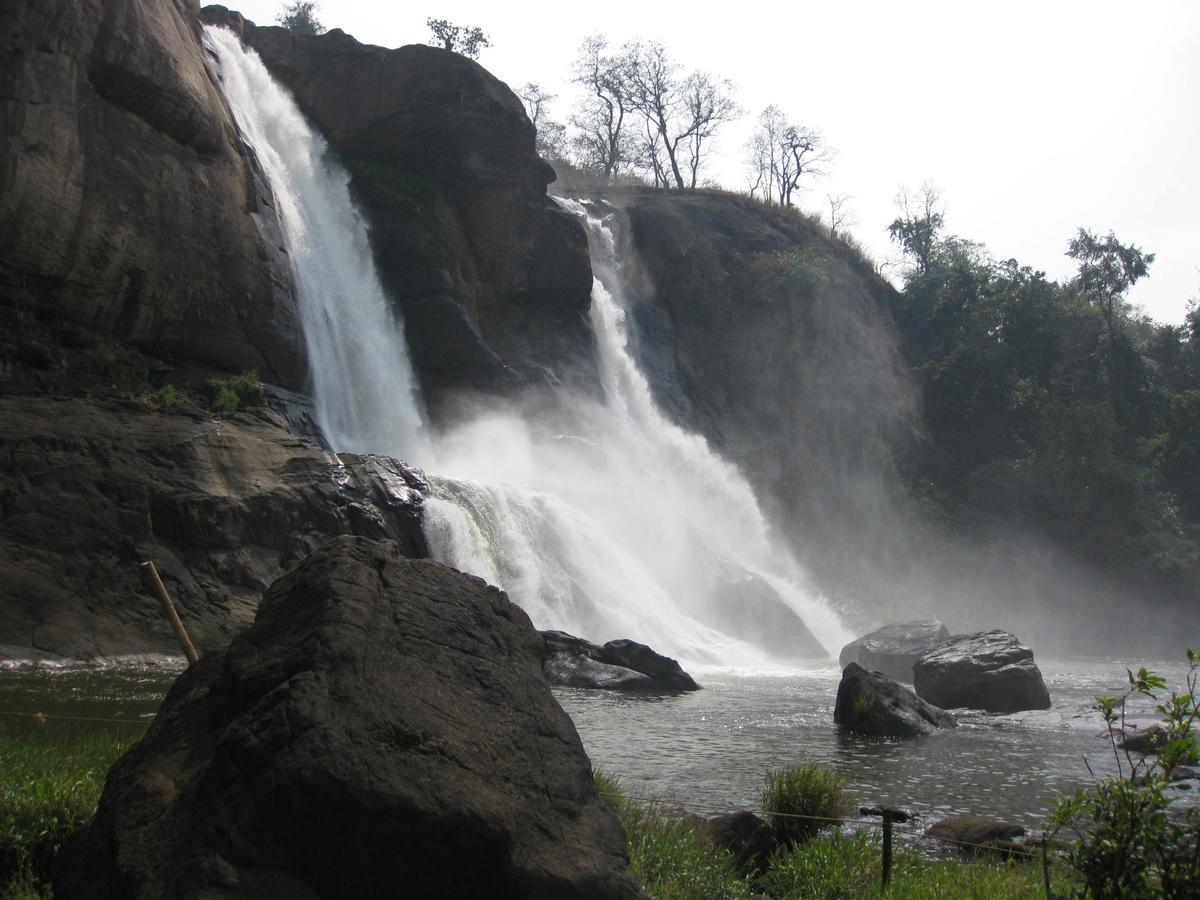 Magic Land Resorts Athirapally Irinjalakuda Eksteriør billede
