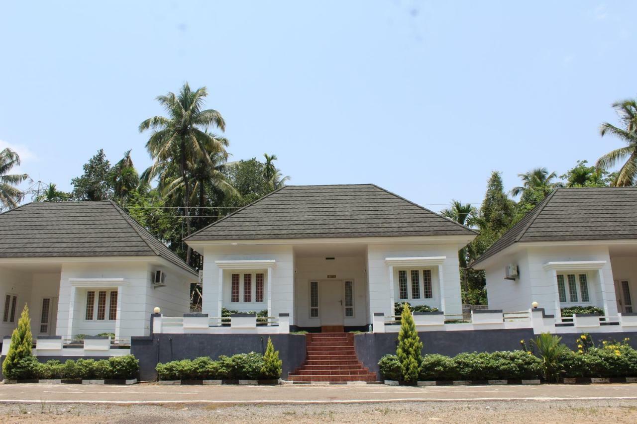 Magic Land Resorts Athirapally Irinjalakuda Eksteriør billede